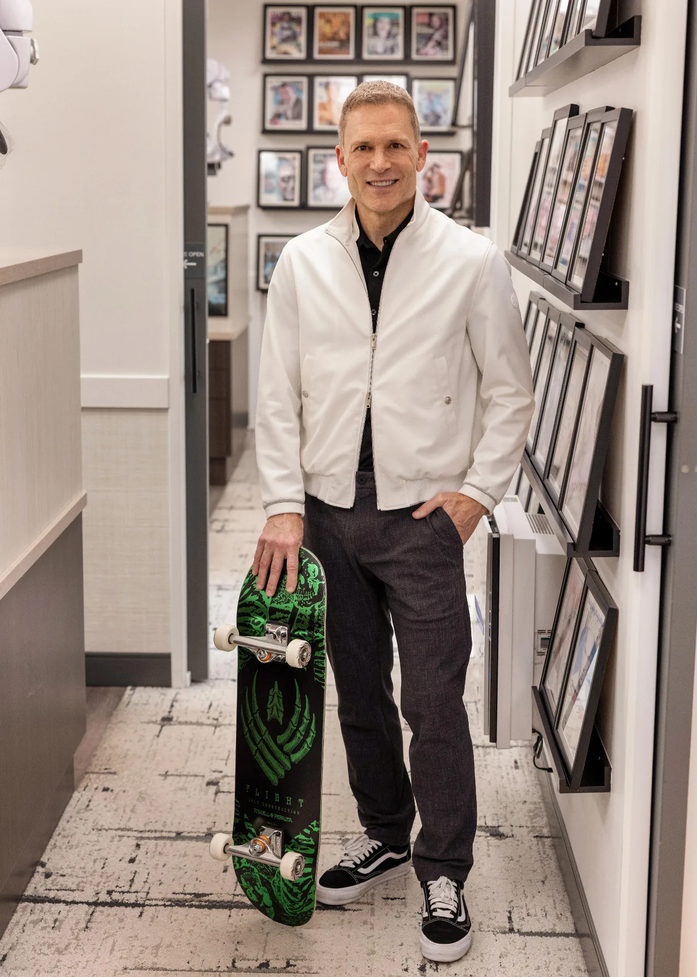 Dr. Jon Marashi, cosmetic dentist in Brentwood, Los Angeles, portrait in his Brentwood practice